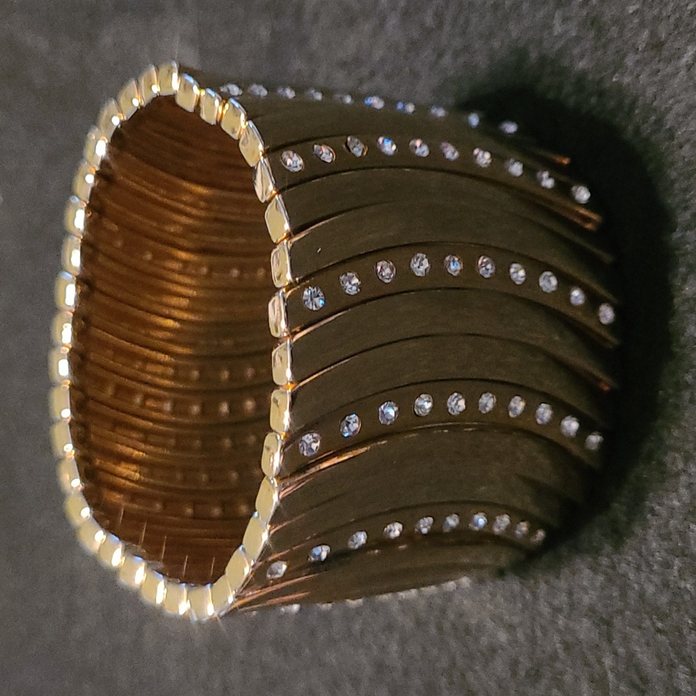 Goldtone and rhinestone stretchy bracelet